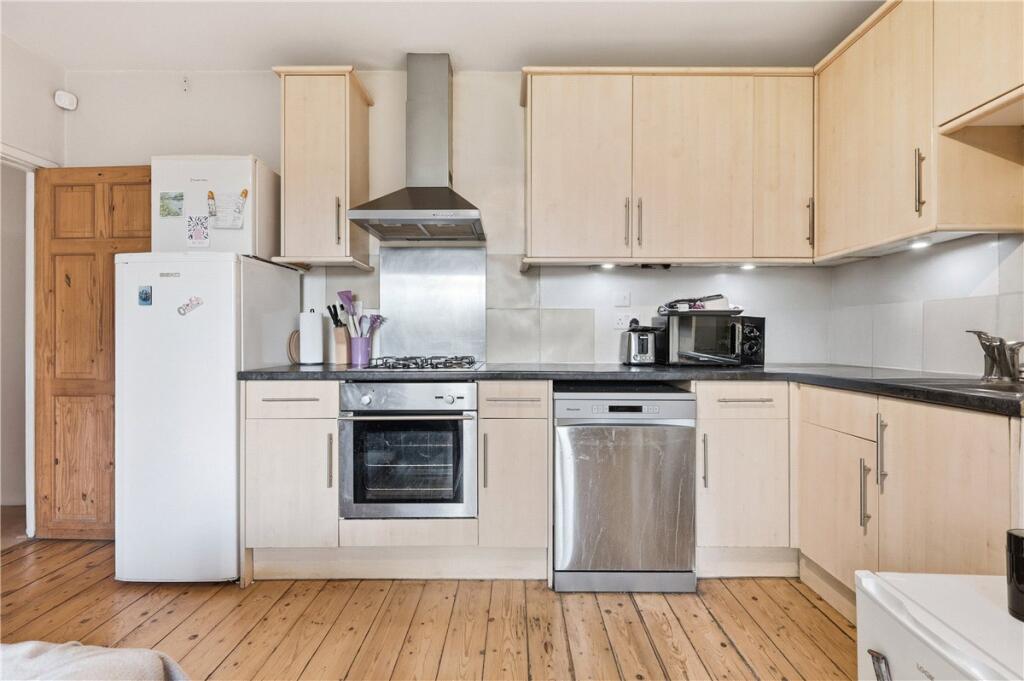 Bolingbroke Grove, London, SW11 photo 3