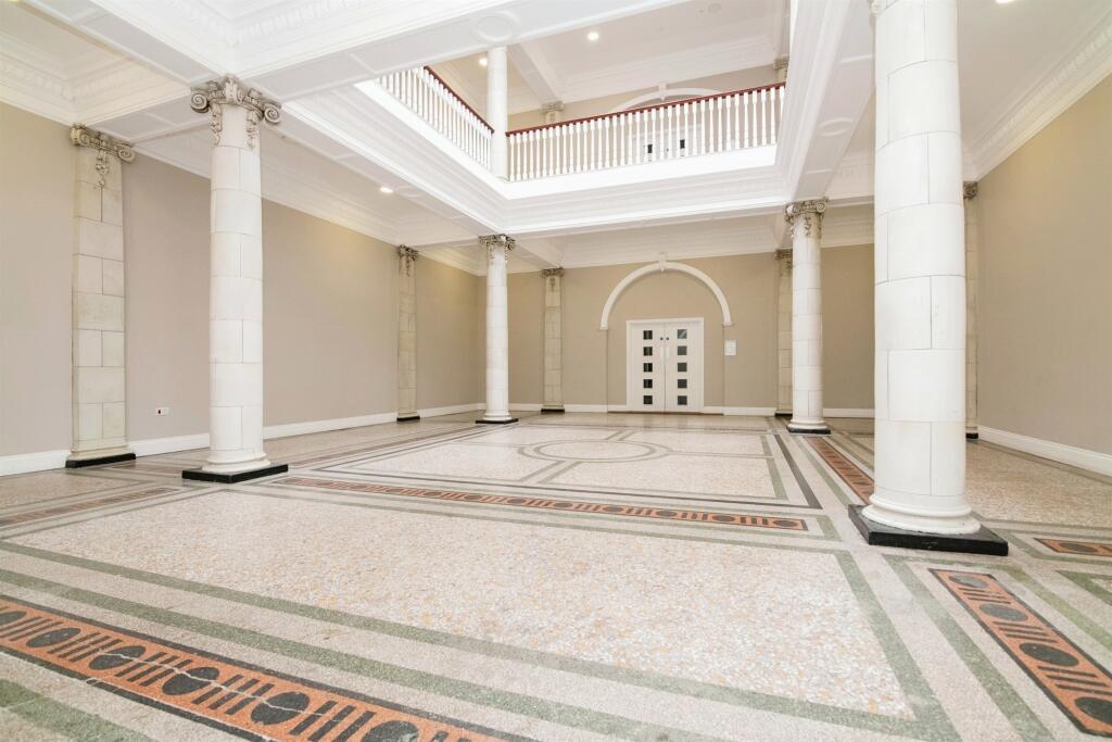 Apartment in Smethwick, Bearwood - View 3