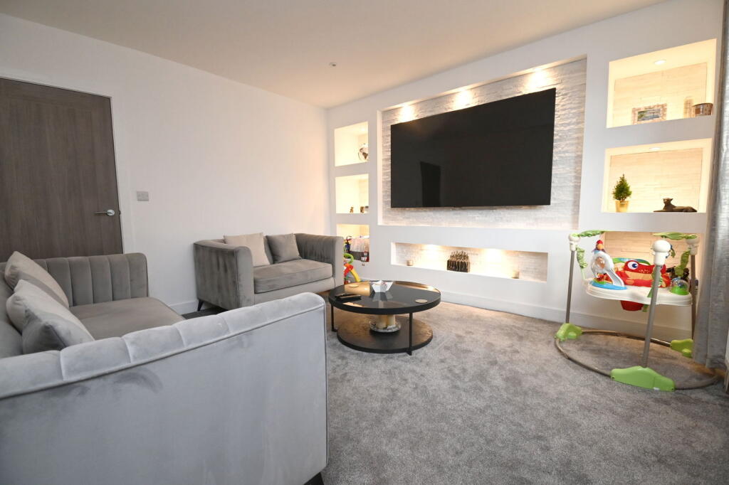 Longsight Road, Mapplewell, Barnsley, S75 6HD photo 4