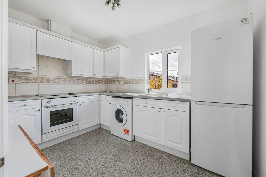 Apartment in Tandridge, Caterham Valley - View 3