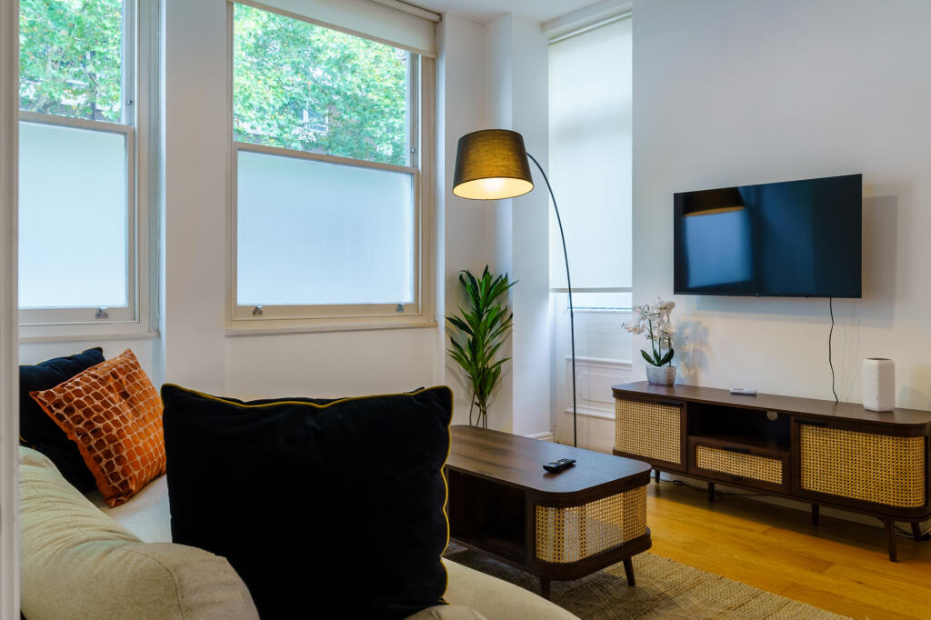 2 bedroom maisonette for rent