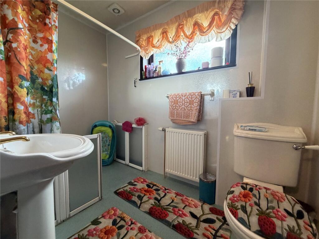 4 Milton Crescent, Inverness, IV2 photo 4