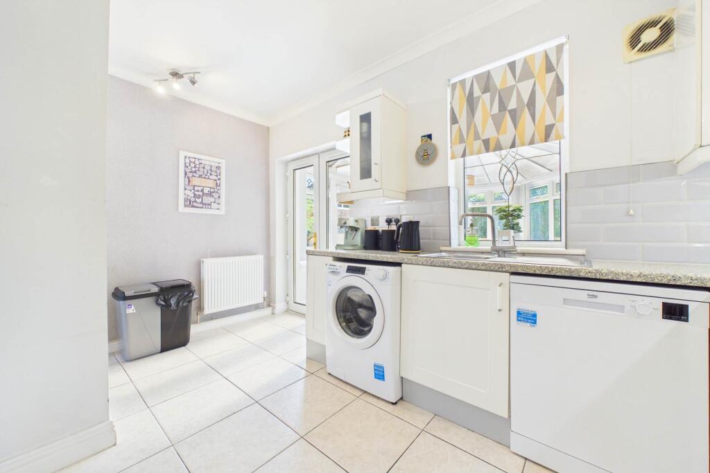 House in Motherwell, North Lanarkshire - More