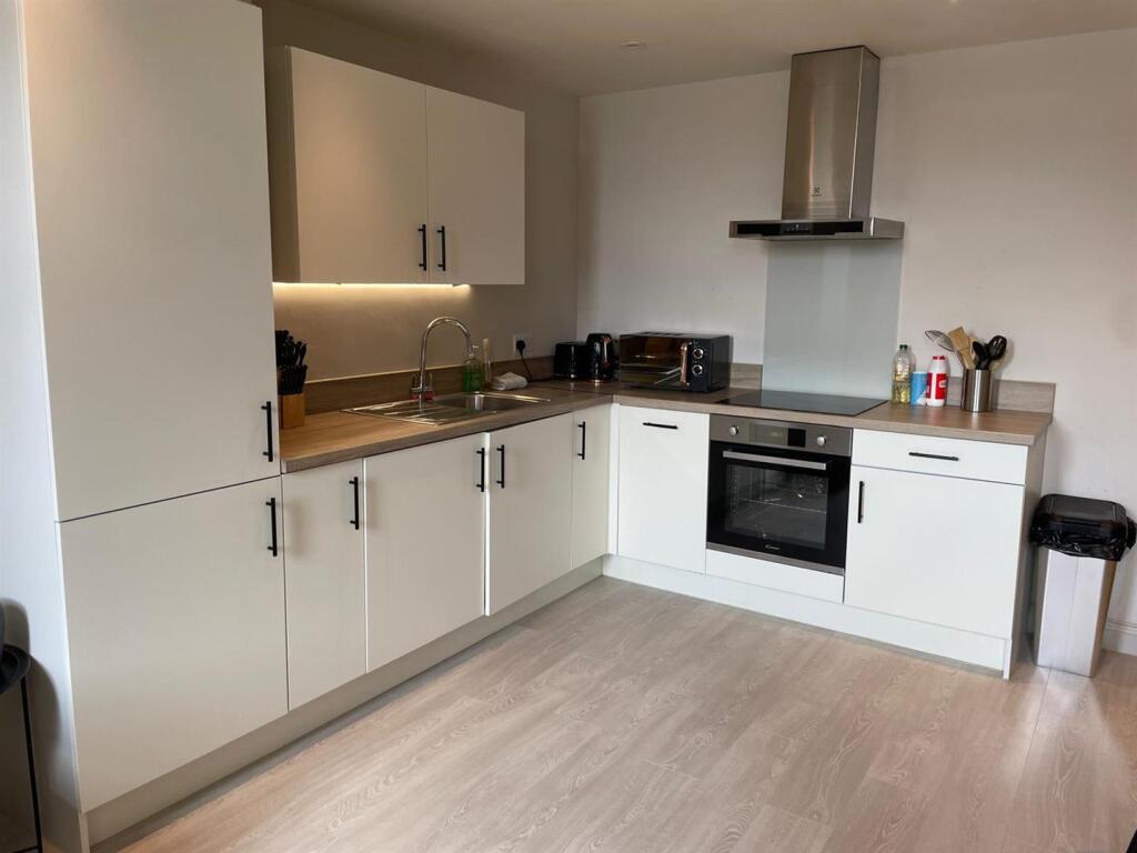 Apartment in Leeds - View 3