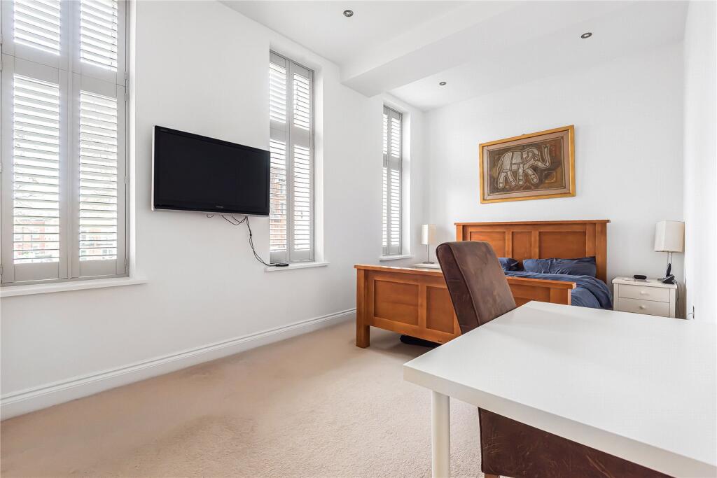 Apartment in Watford - View 5