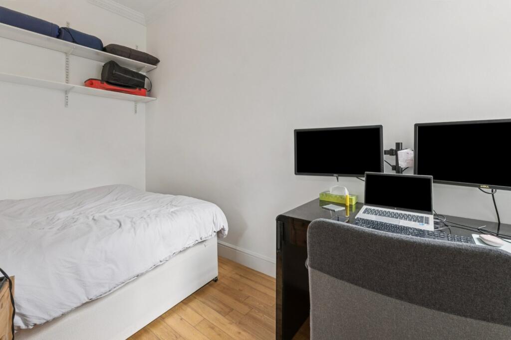 Apartment in London - View 5