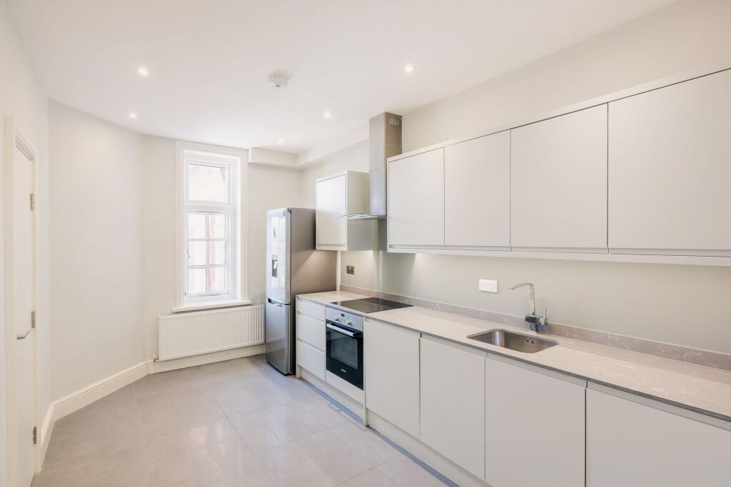 Apartment in Redhill - View 3