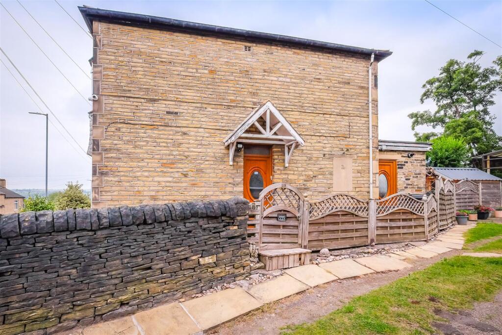 House in Huddersfield - View 3