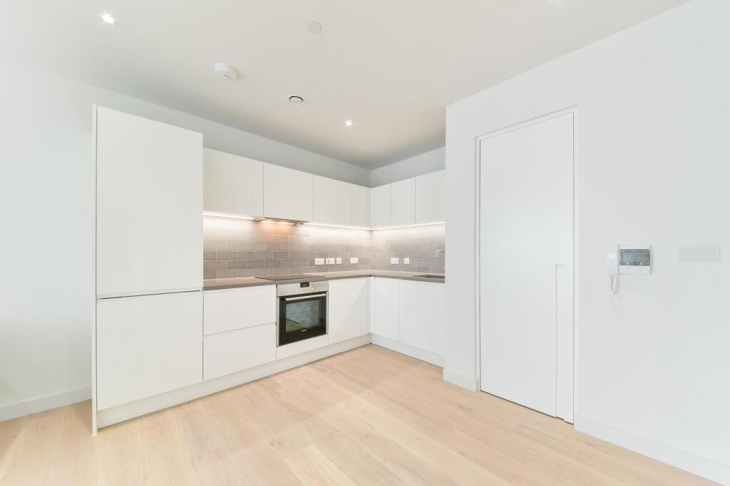 Summerston House, Royal Wharf, E16 - View 6