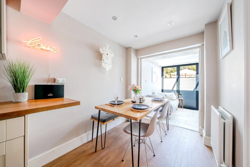 House in London, Royal Borough of Kingston upon Thames - View 4