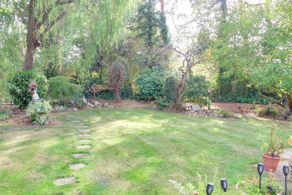 House in Potters Bar, The Royds - View 4