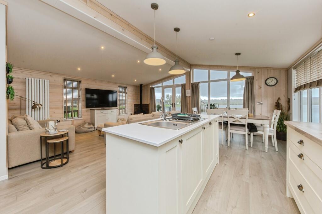 Chester Road, Oakmere, Northwich, Cheshire, CW8 photo 2