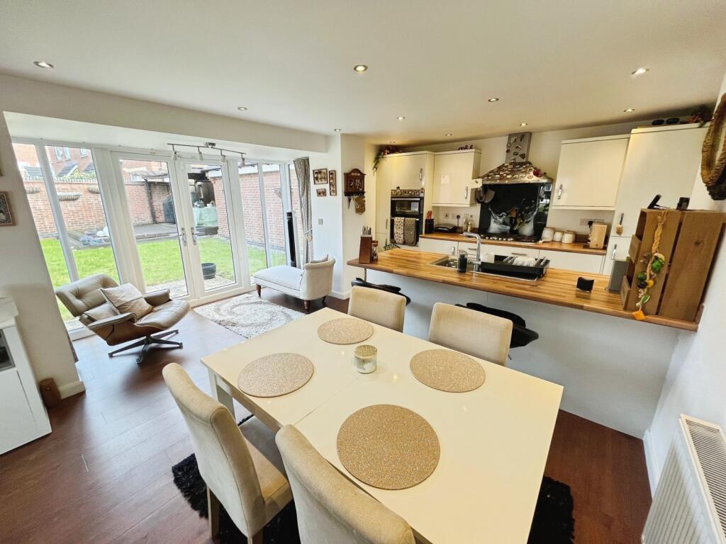 House in Blaby, Glenfields - View 3
