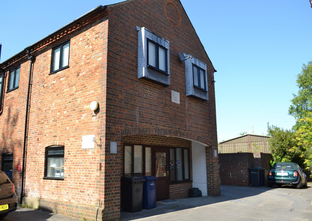 Main image of property: Arundell Place, Farnham, GU9 7HQ
