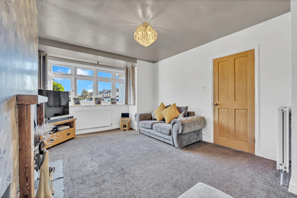 House in Romford - More