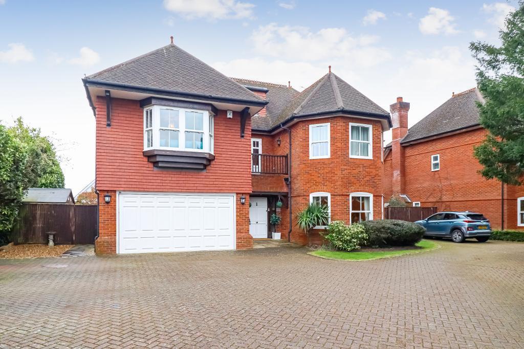 Main image of property: Bench Manor Crescent, Chalfont St Peter, Gerrards Cross, SL9 9HL