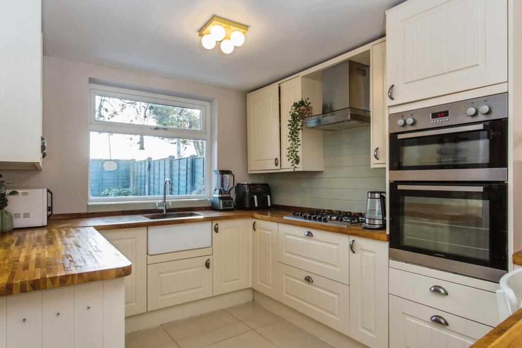 Lyons Lane, Chorley, Lancashire, PR6 photo 4