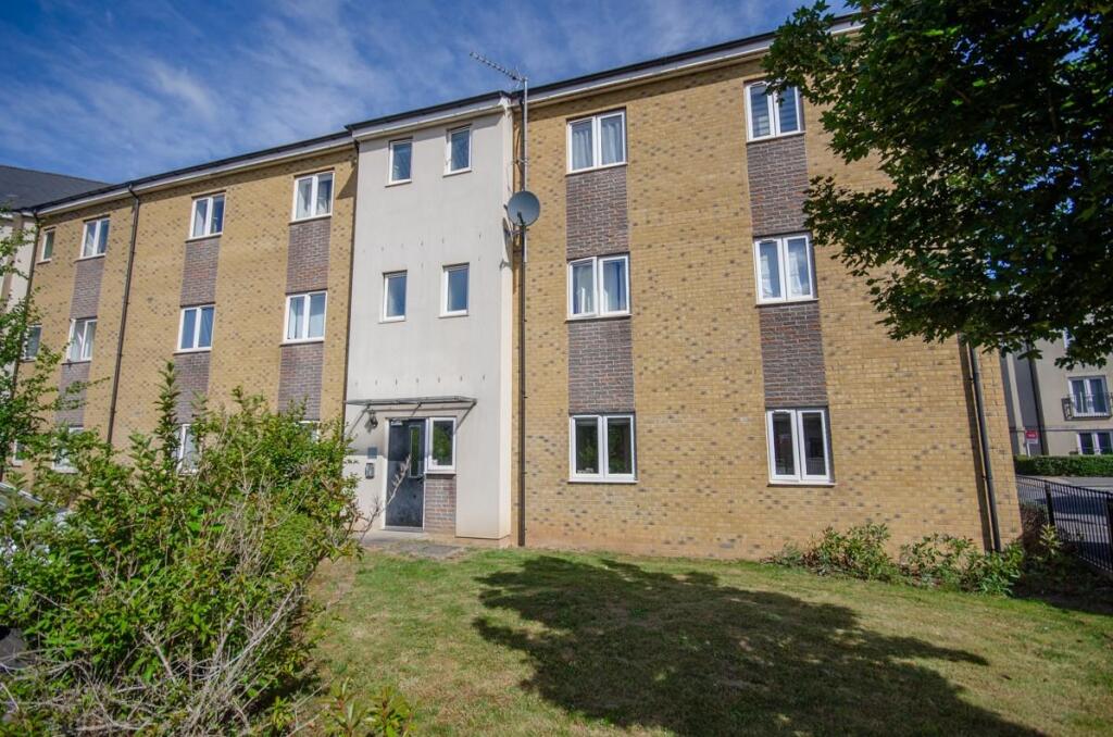 2-bed flat on Goosefoot Road, Lyde Green, Bristol, BS16 7LX, £220,000