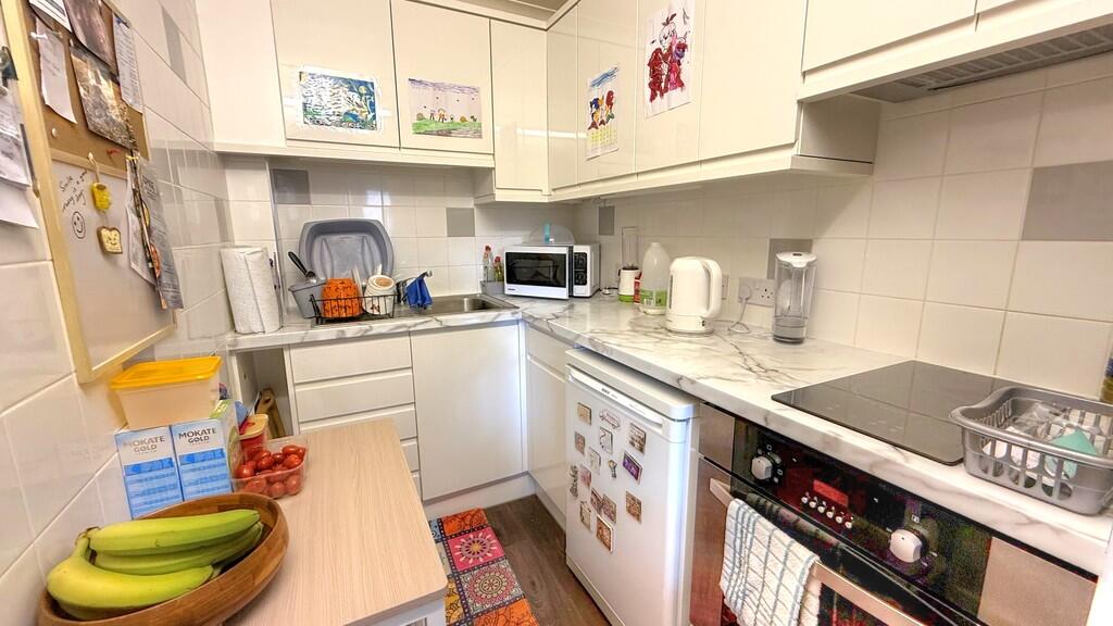 Apartment in East Hampshire, Petersfield - More
