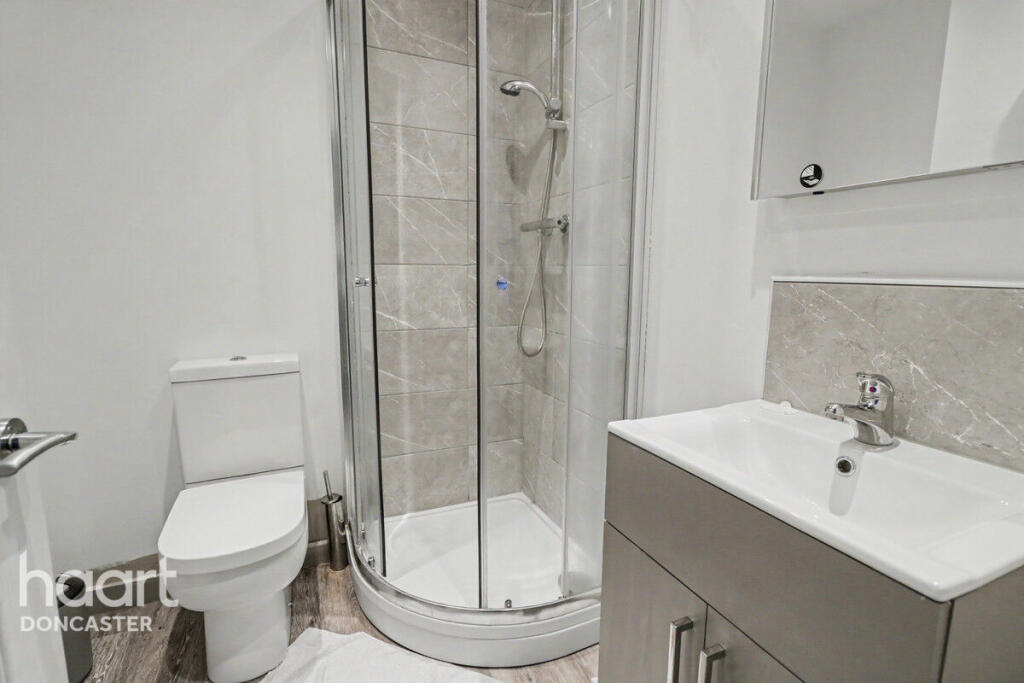 Apartment in Doncaster, City Centre, Hyde Park - View 4