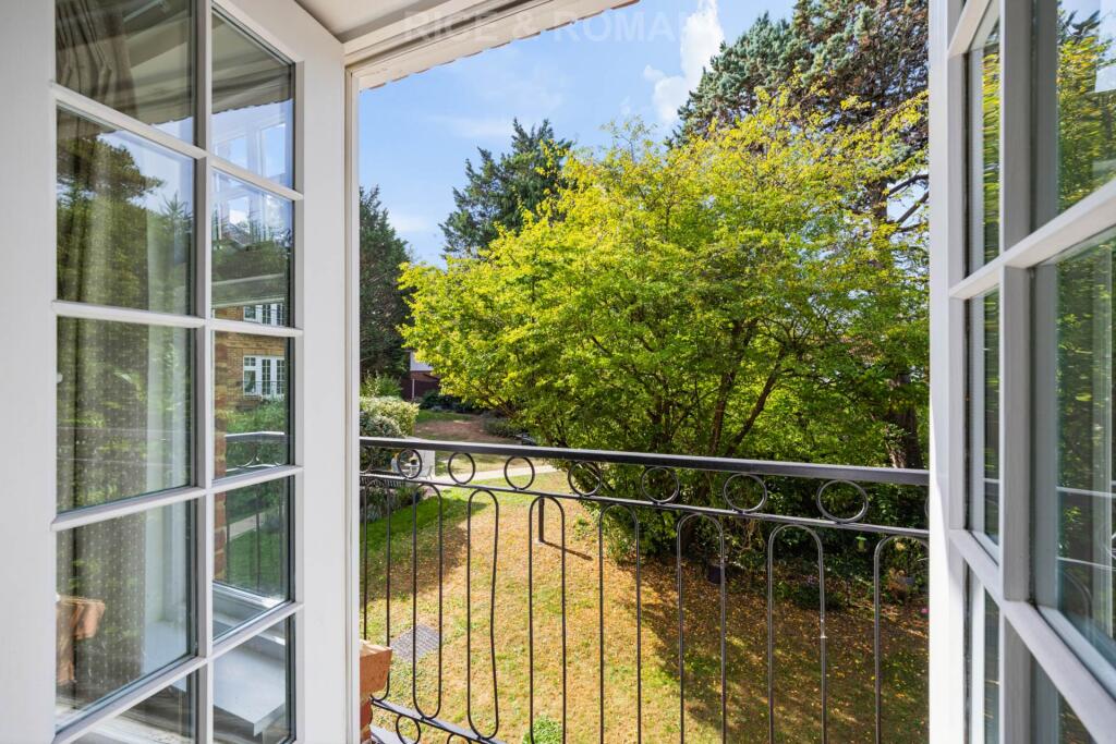Apartment in Mole Valley, Leatherhead - View 3