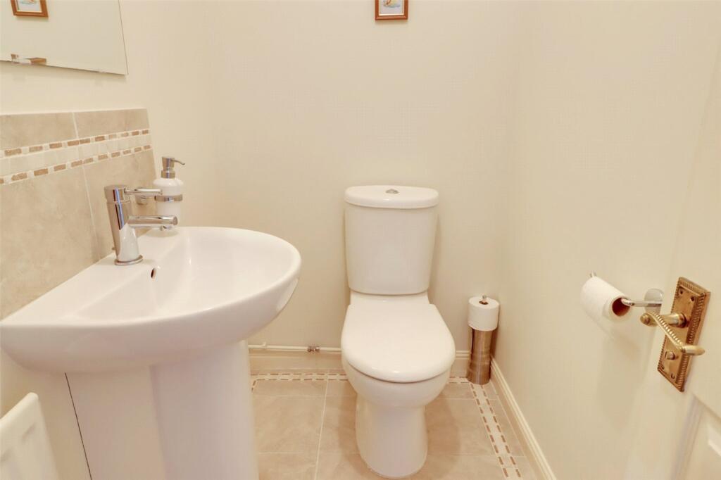 House in Reading, Lower Earley, Earley - More