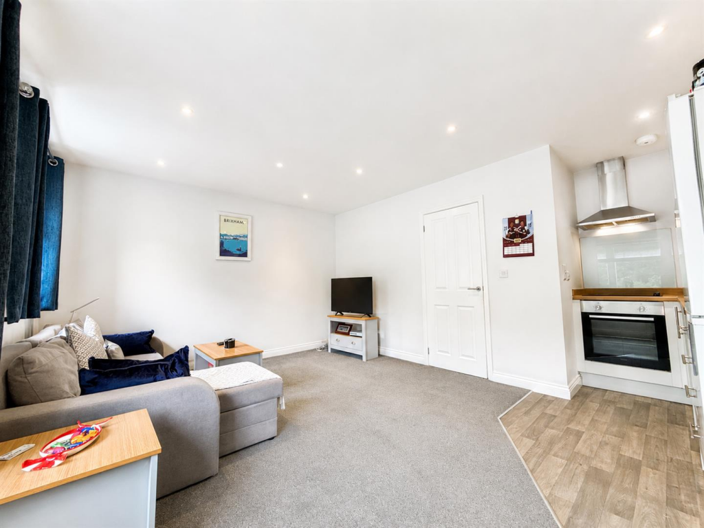 Apartment in Torquay - More