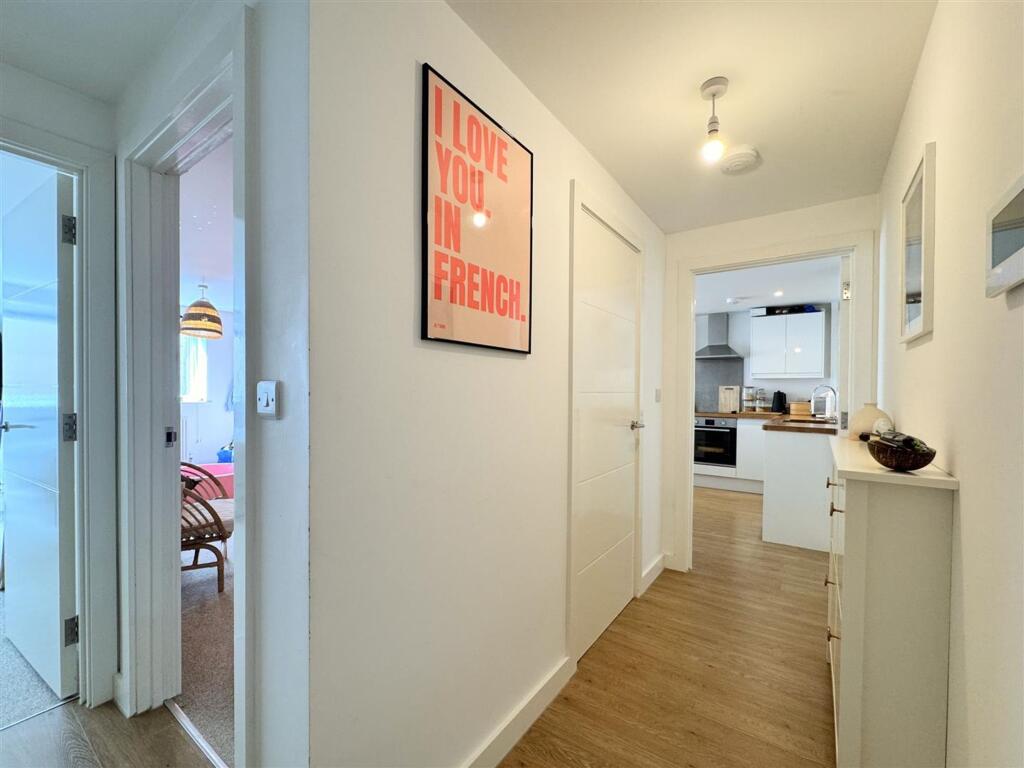 Apartment in Truro - View 4