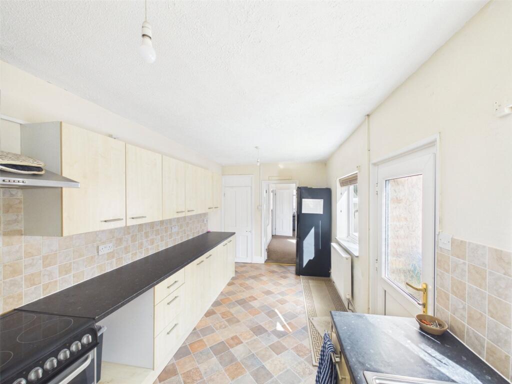 House in Gloucester, Linden - View 2