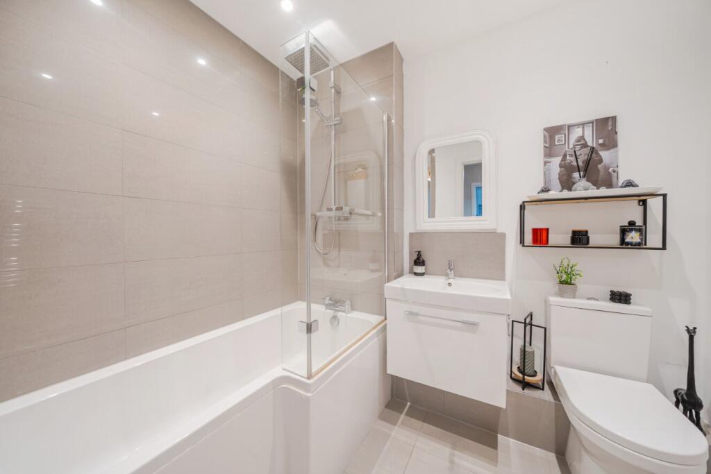 Apartment in Kingston upon Thames - View 5