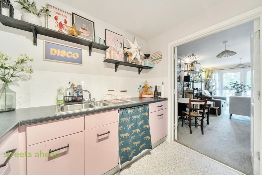 Apartment in London, Purley - More