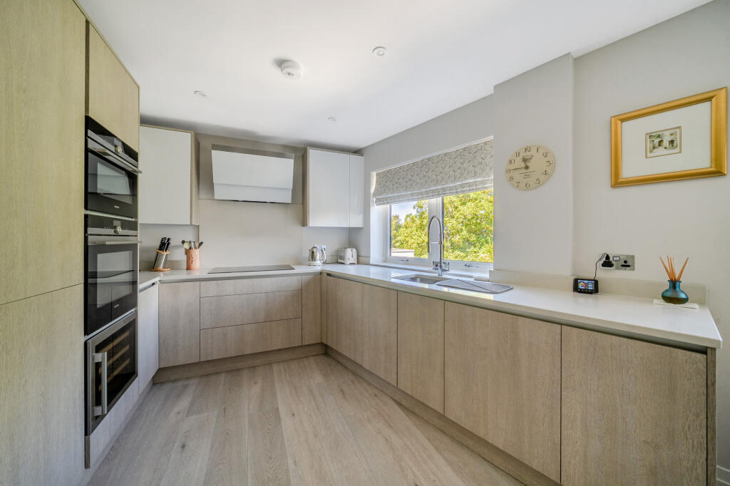 Apartment in Slough - View 4