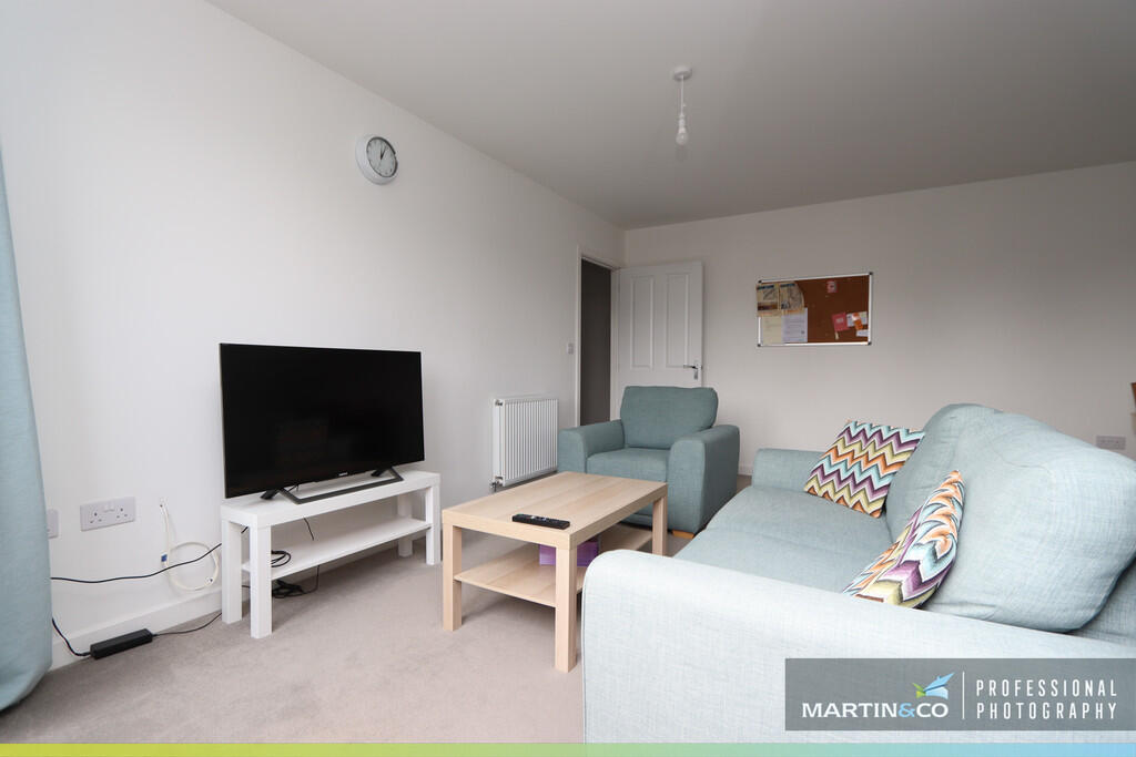 Apartment in Cardiff, St Edeyrn's Village, Old St. Mellons - View 5