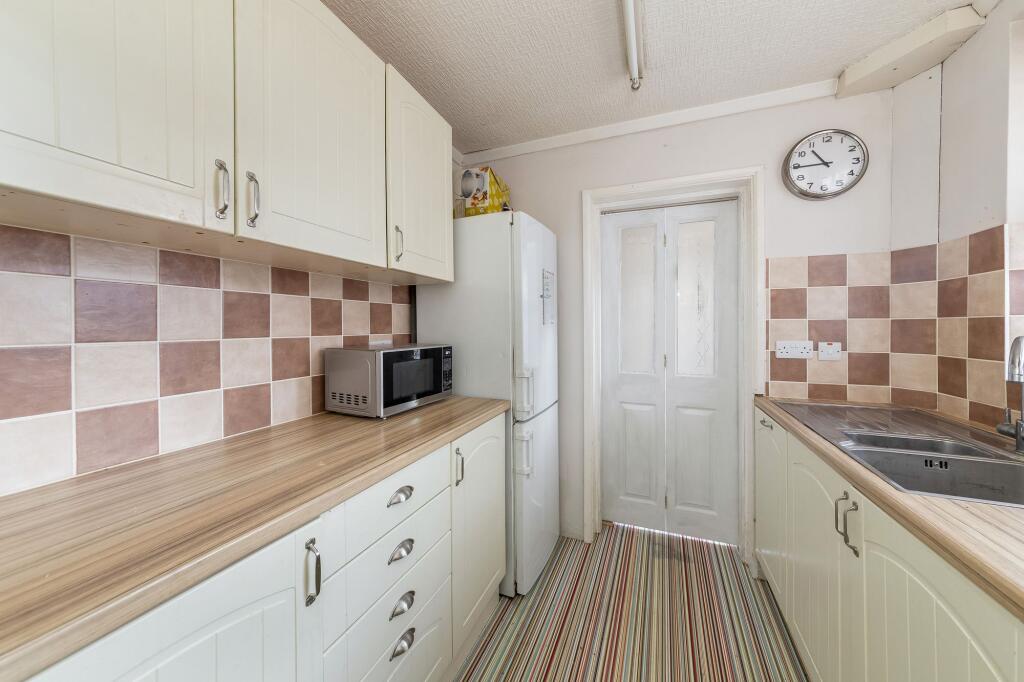House in Vale of White Horse, Kennington - More
