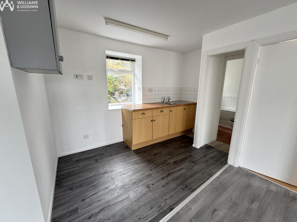 Llain Y Bwthyn, Trearddur Bay, Anglesey, LL65 photo 5