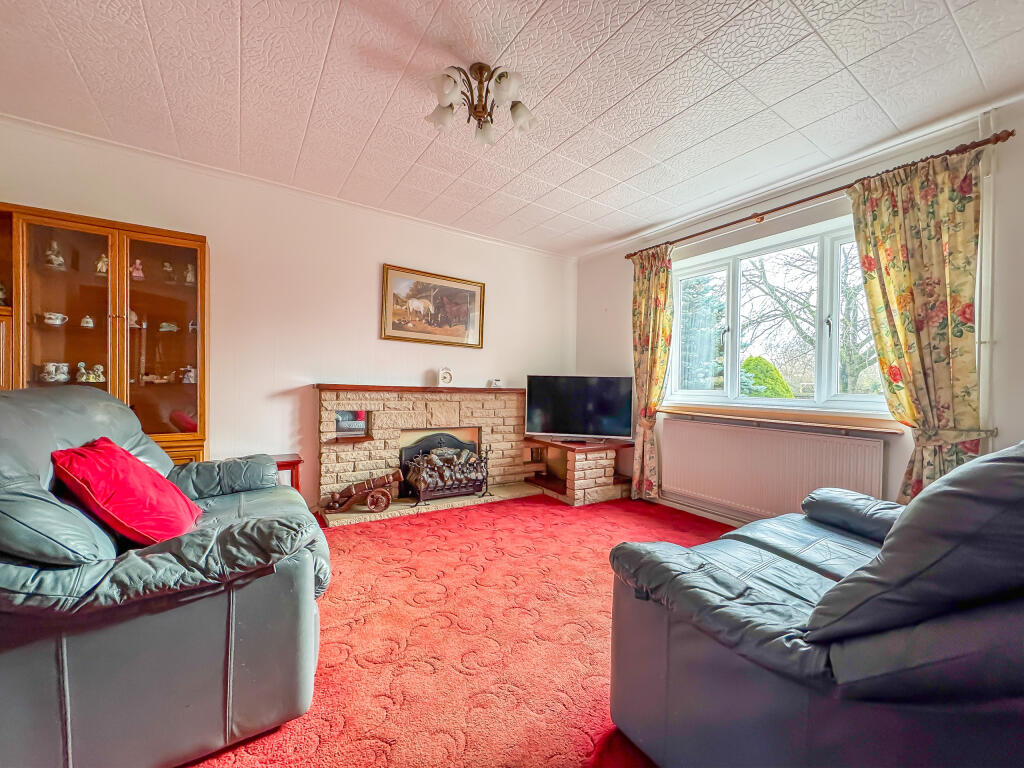 Doug Smith Close, Newmarket, Suffolk photo 3