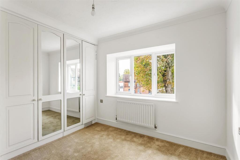 Apartment in Tandridge, Hurst Green, Oxted - View 5