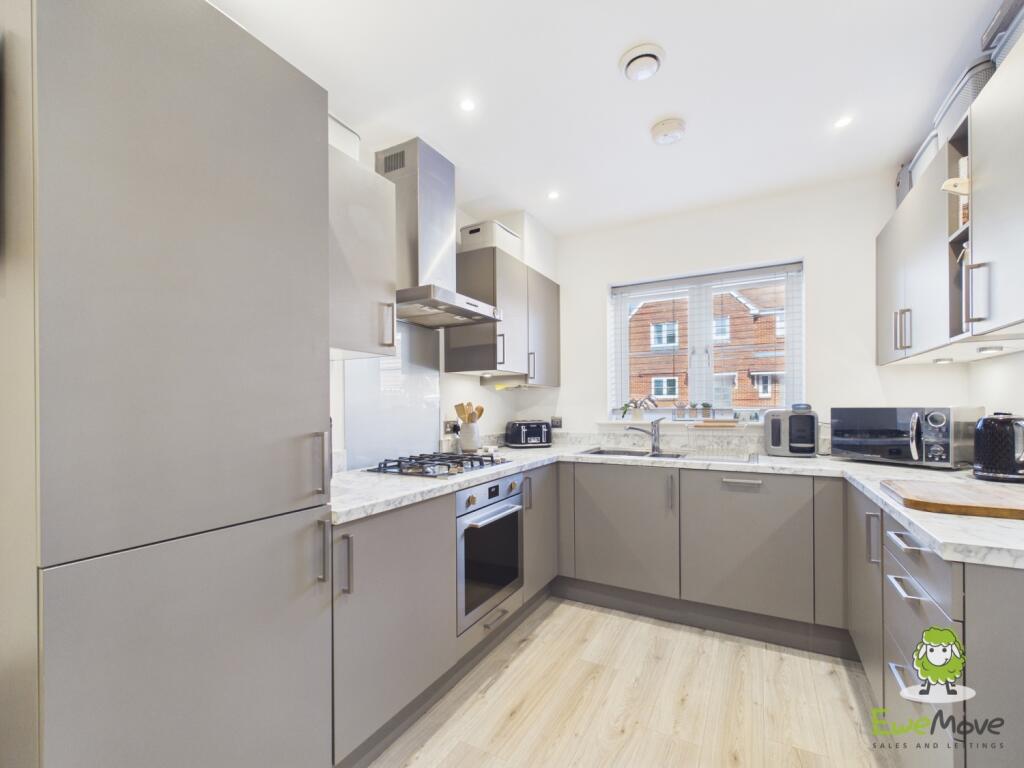 Fishbourne Gardens, Chineham, Basingstoke, RG24 - View 6
