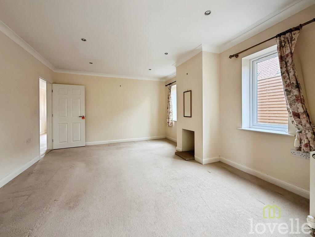 House in Lincoln - View 5