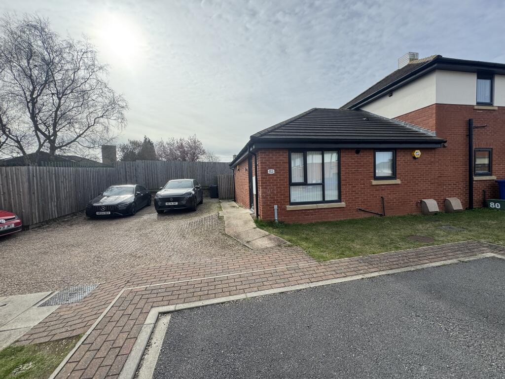 Main image of property: 82, Hoddesdon Crescent, Dunscroft, DN7 4HJ.