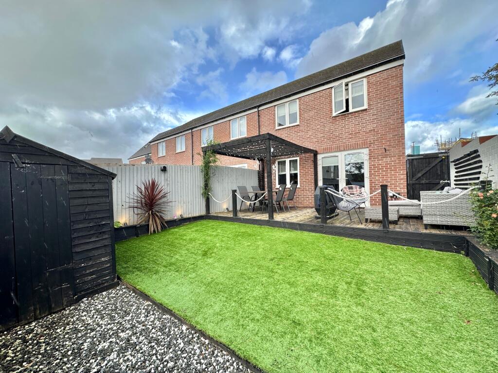 3-bed terraced on Kingfisher Drive, Lydney, £259,500