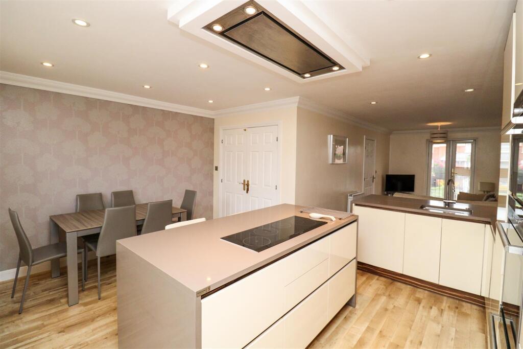 Turners Avenue, Fleet photo 4