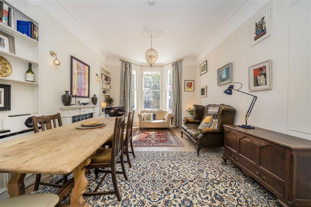 Apartment in London, Hammersmith - View 2