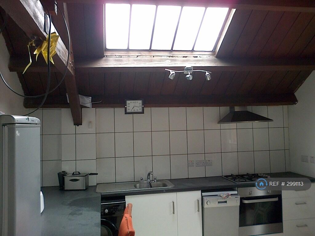Apartment in Slough, Windsor and Maidenhead - View 4
