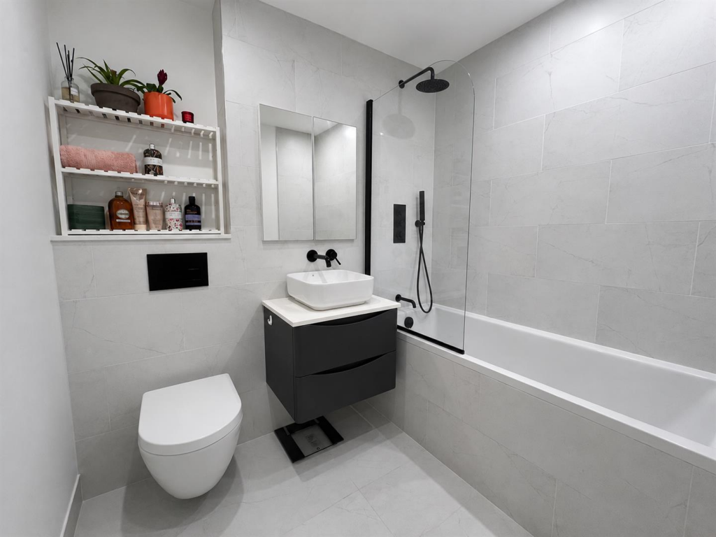 Fairfield Road, Brentwood - More