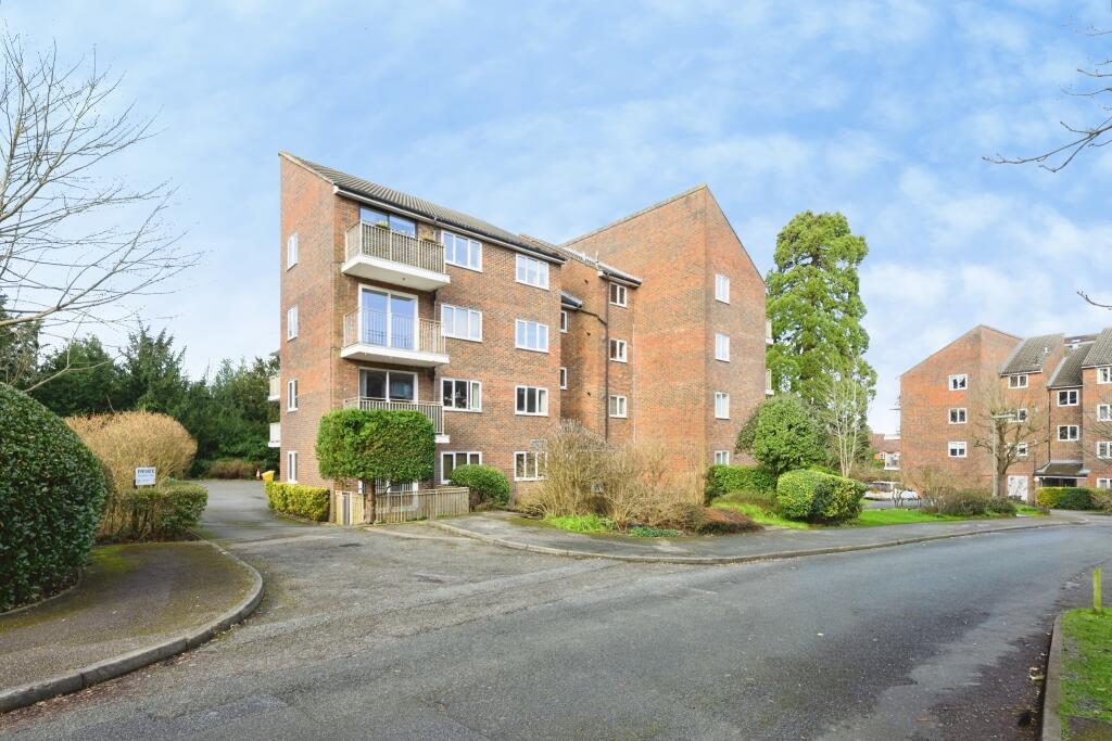Main image of property: Dunnymans Road, Banstead, SM7