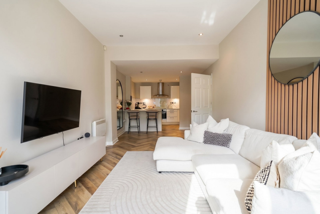 Apartment in Solihull, Dickens Heath - View 4