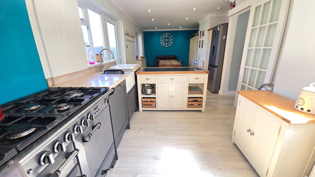 Mayfair Drive, Newbury, RG14 6EE - View 2