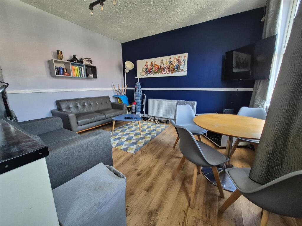 Main image of property: Beechwood Mount, Burley Park, LS4