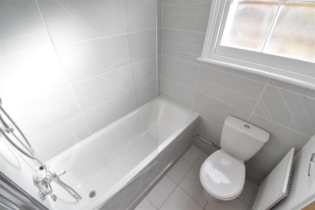 Apartment in London, Royal Borough of Kingston upon Thames - View 5